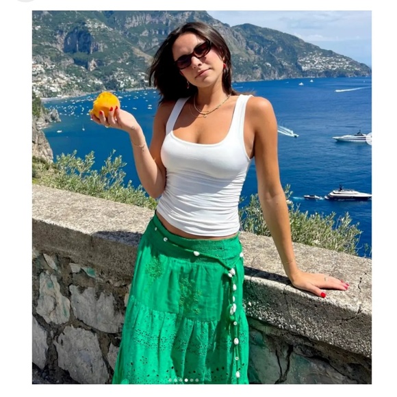 Embroidered skirt with sea shell design - Picture 7 of 14